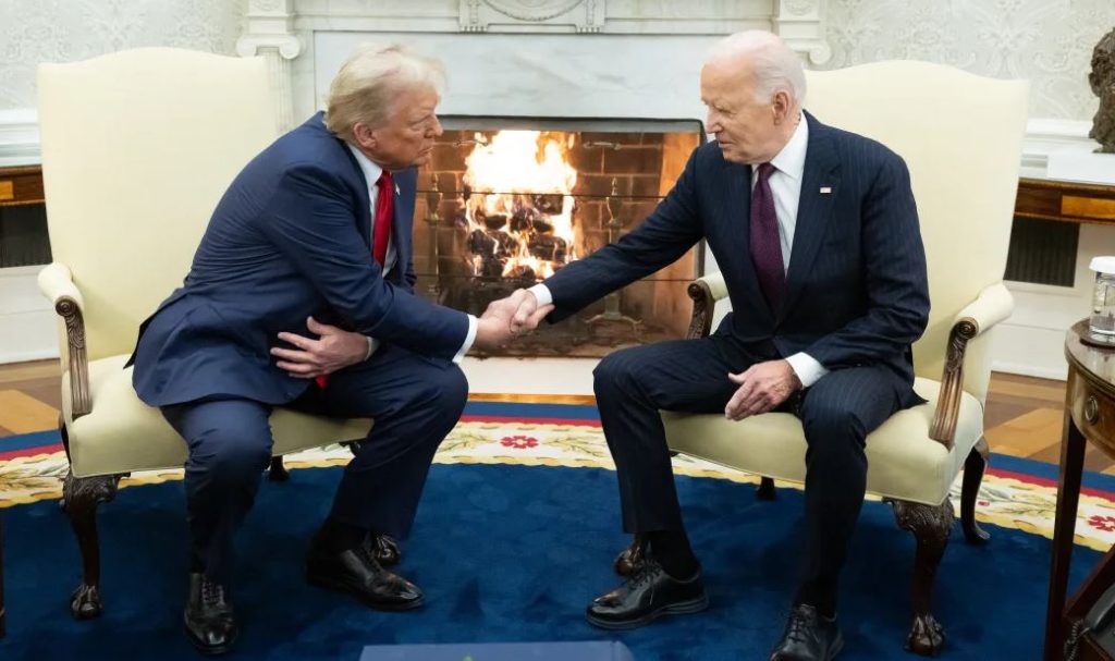 Trump y Biden se reúnen en la Casa Blanca para iniciar proceso de transición