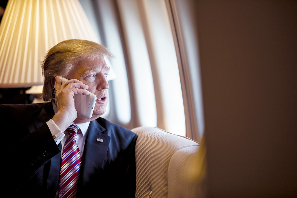 Trump acepta invitación de Biden a la Casa Blanca para iniciar transición