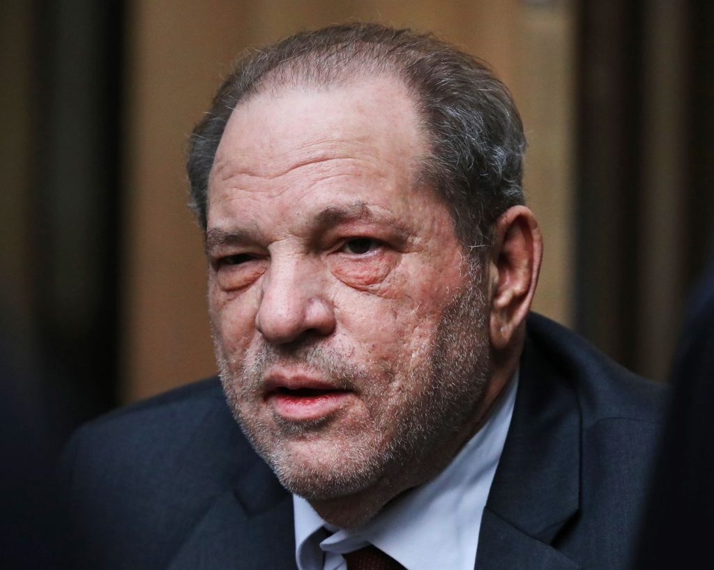 Harvey Weinstein presenta demanda por falta de atención médica e higiene en la cárcel