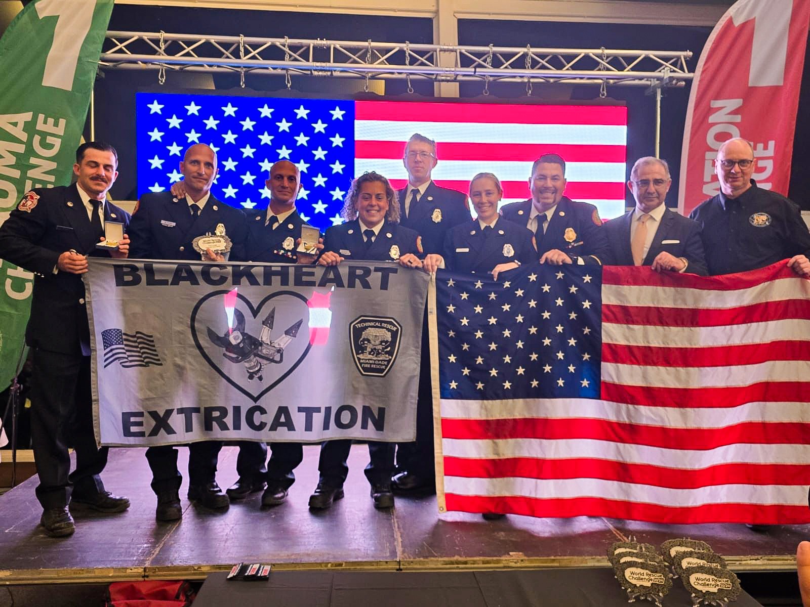 Equipo Blackheart de Bomberos de Miami-Dade hace historia como campeones del Desafío Mundial de Rescate 2024