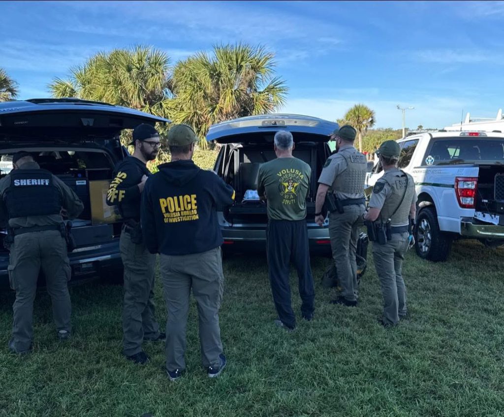 Matan al hombre que disparó casi 200 tiros contra vecinos del condado de Volusia en enfrentamiento que duró horas