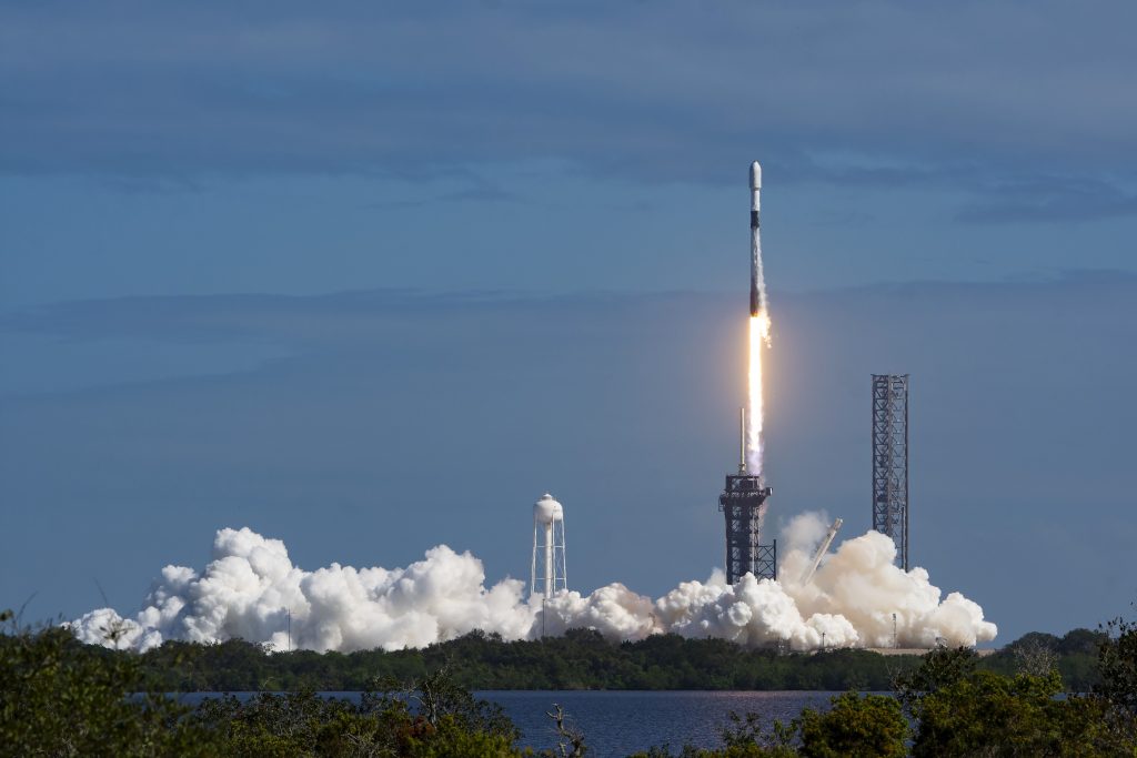 SpaceX realiza dos lanzamientos en el Día de los Veteranos