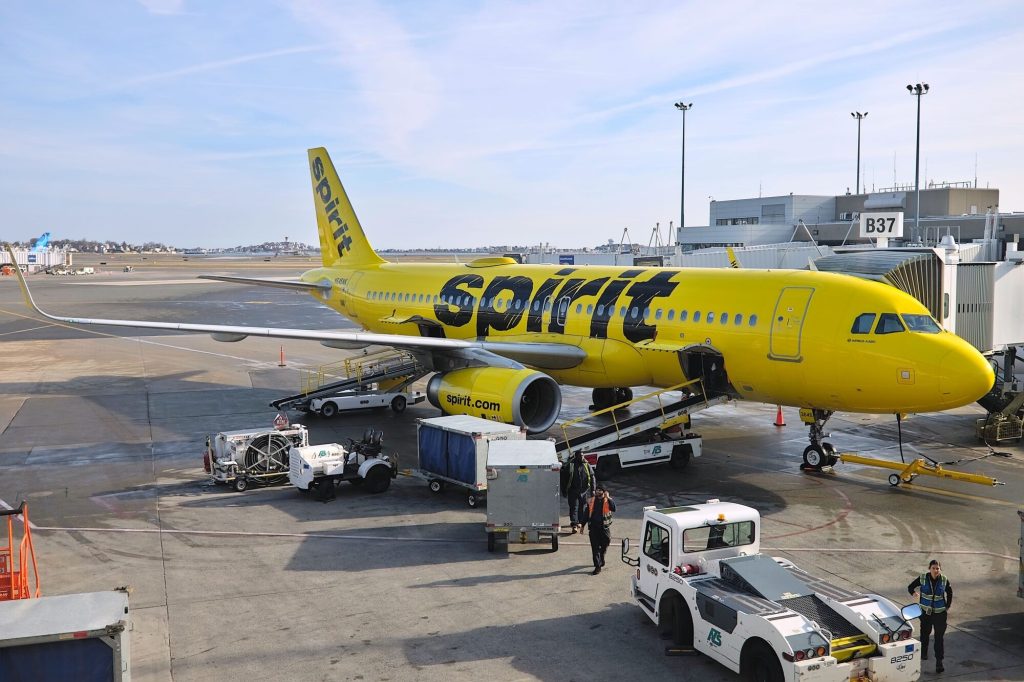 La FAA prohíbe a aerolíneas estadounidenses volar a Haití luego de que un avión fue baleado por pandillas