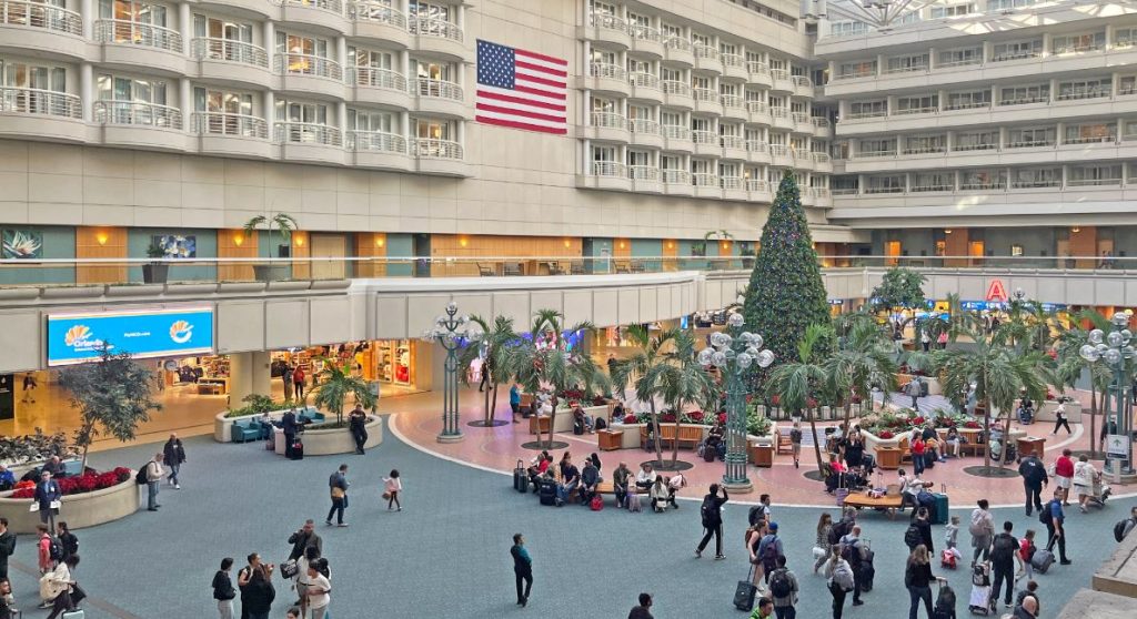 Aeropuerto Internacional de Orlando espera millones de pasajeros durante Navidad