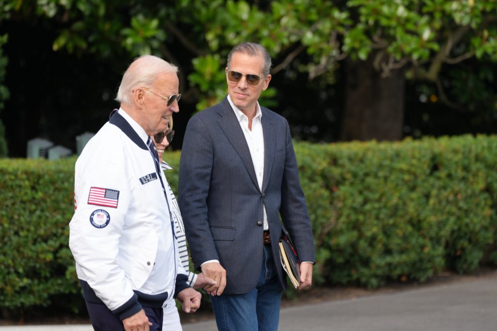 Biden incumplió su promesa y firmó un indulto "total e incondicional" para su hijo Hunter