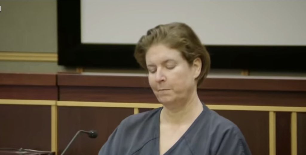Condenada a cadena perpetua Sarah Boone por dejar morir a su novio encerrado en una maleta