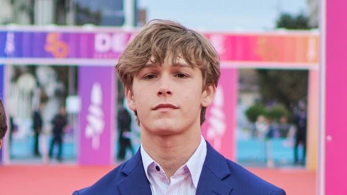 Actor Hudson Meek muere trágicamente a los 16 años tras caer de un vehículo en movimiento