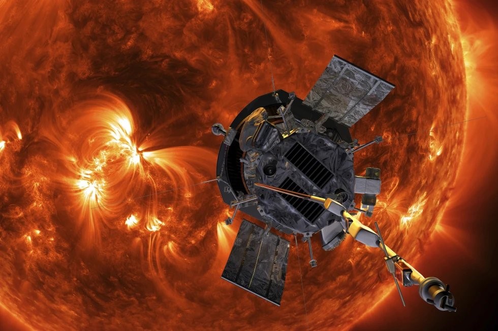 Sonda solar de la NASA hace historia orbitando alrededor del sol