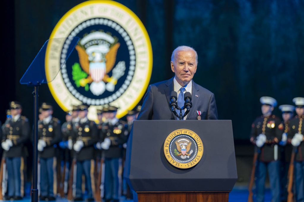 Biden firma indultos para Fauci y los congresistas que investigaron el ataque al Capitolio
