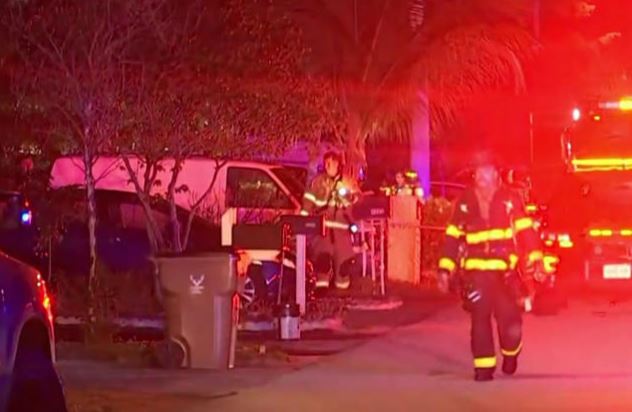 Detienen a un hombre luego de que hallaran muerta a una mujer dentro de una casa incendiada en Broward