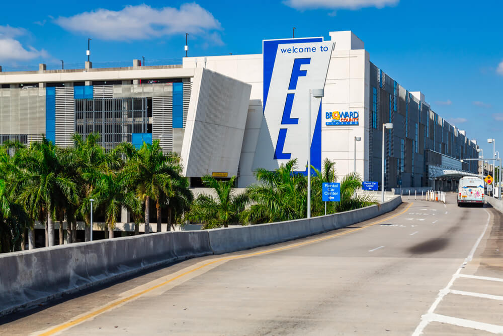 Hallan a 2 personas muertas en el tren de aterrizaje de un avión de JetBlue en FLL