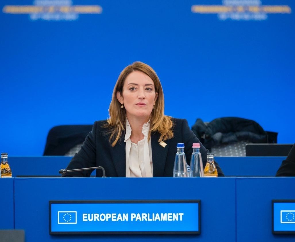 "Maduro debería estar enfrentando la justicia, no haciendo un juramento ilegítimo", afirmó la presidenta del Parlamento Europeo