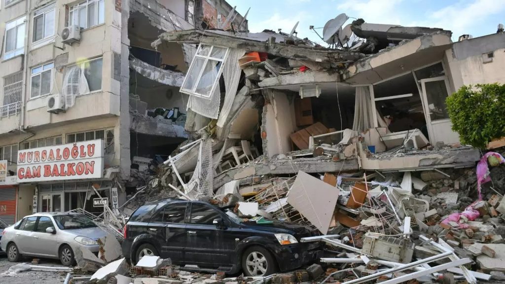 (+Videos) Terremoto en región remota del Tíbet deja más de 100 muertos