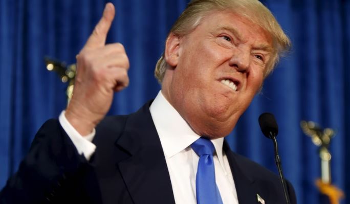 "You're fired": Trump despide a varias personas en su primer día y promete expulsar a más de 1.000