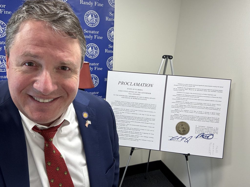 Senador Randy Fine busca prohibir que estudiantes inmigrantes ilegales estudien en universidades públicas de Florida