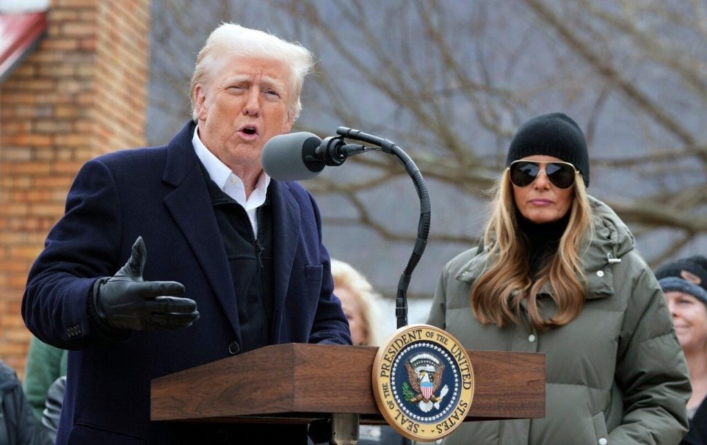 Trump propone eliminar FEMA durante su visita a Carolina del Norte