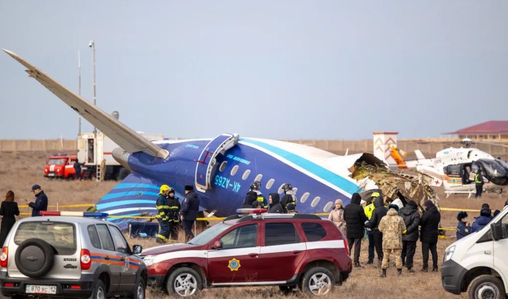 Intimidación de Putin funciona: Informe sobre derribo del avión de Azerbaijan Airlines evita el uso de la palabra misil