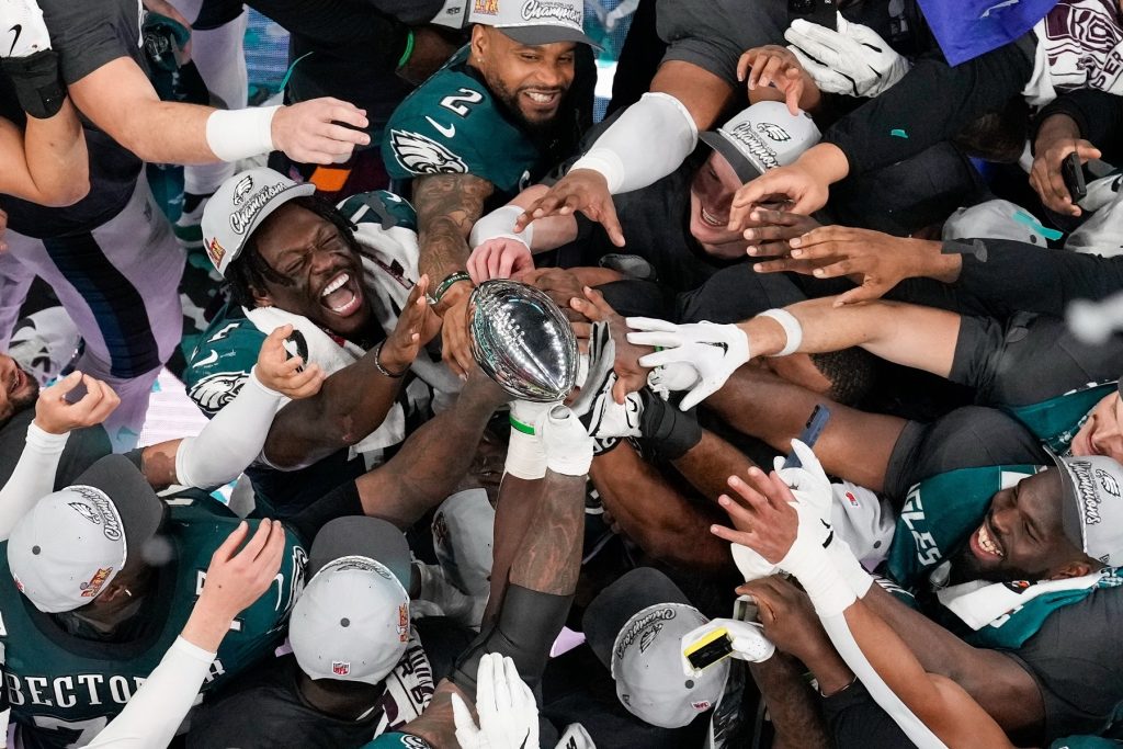 Hurts encabezará el desfile de celebración de los Eagles en Disney tras ganar el Super Bowl