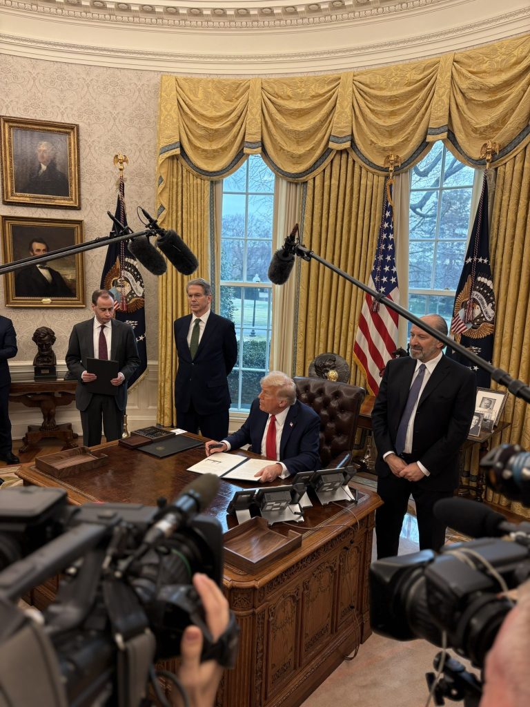 Trump autoriza creación de un fondo soberano de EEUU que podría usarse para comprar TikTok