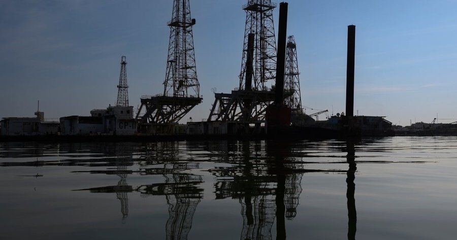 Trump revoca licencias petroleras a Venezuela