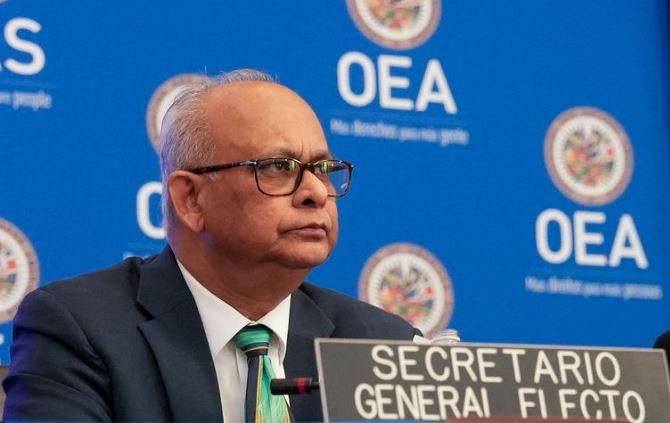 Canciller de Surinam es electo nuevo secretario general de la OEA