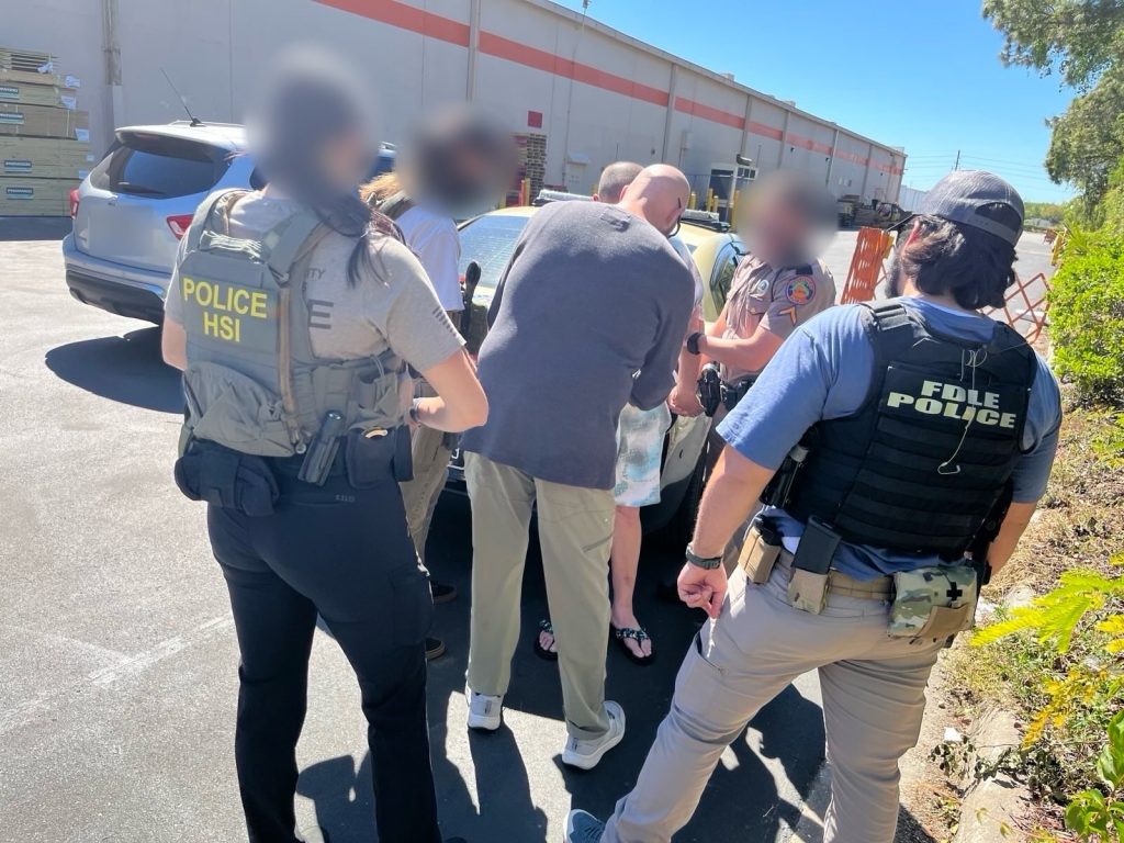 Arrestan a miembro de la pandilla Tren de Aragua en Florida bajo la Ley de Enemigos Extranjeros