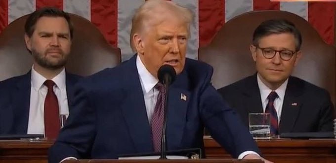 Trump impone arancel del 25% a los países que compren gas o petróleo de Venezuela