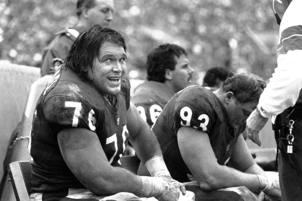 El miembro del Salón de la Fama y leyenda de los Bears, Steve "Mongo" McMichael, murió a los 67 años