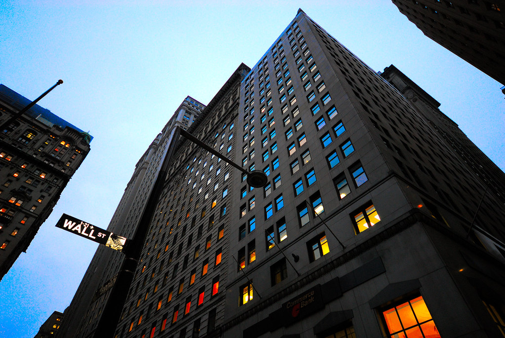 Fuerte caída en Wall Street por aranceles globales de Trump