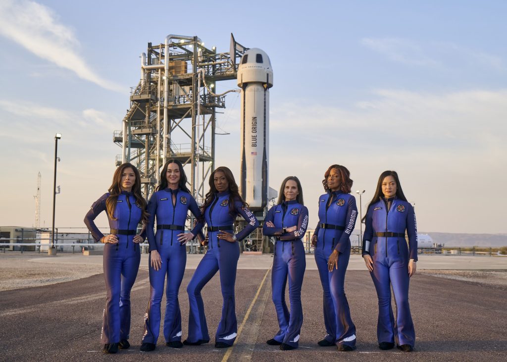 Blue Origin lanza al espacio la misión con una tripulación exclusivamente femenina