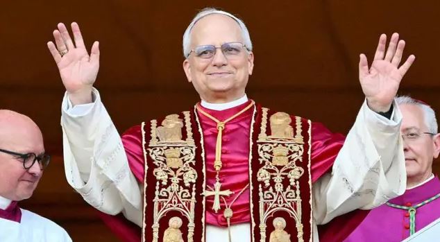 ¿Quién es Robert Prevost, el nuevo papa y qué dijo en su presentación al mundo?