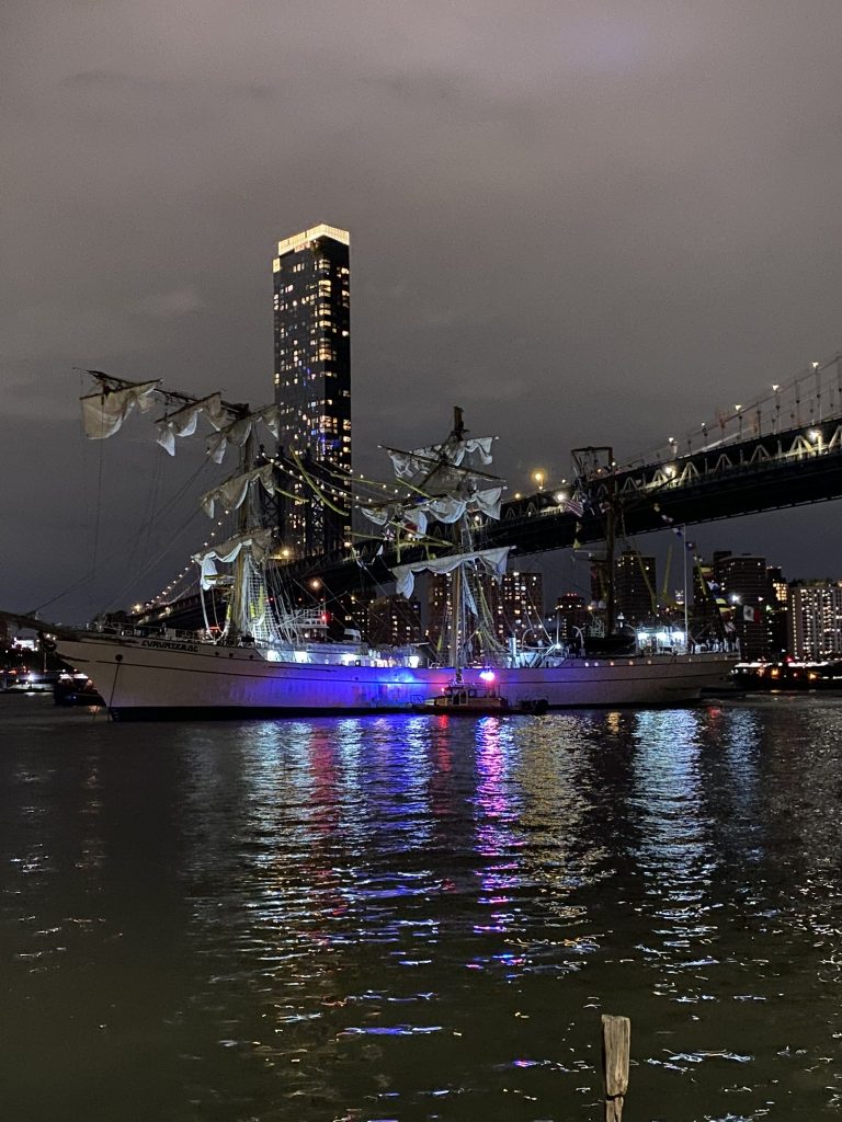 (+Videos) Investigan choque de buque escuela de la Armada de México contra el puente de Brooklyn