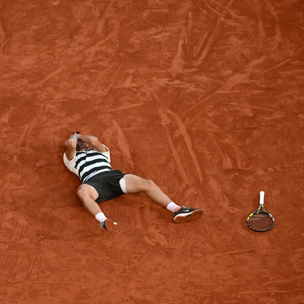Roland Garros a los pies de Carlos Alcaraz