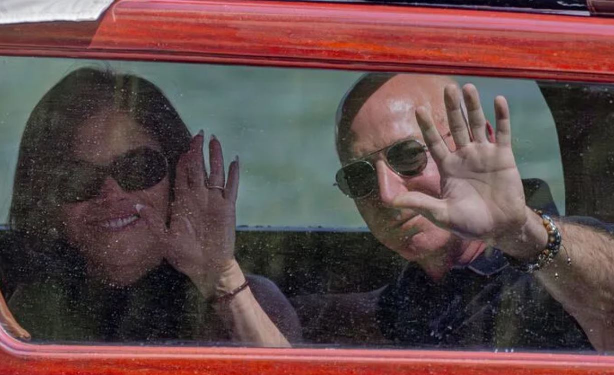 Conoce el complejo medieval al que fue trasladada la boda de Jeff Bezos debido a las protestas