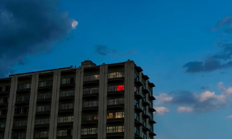 Esta es la razón por la que siempre hay una luz roja encendida en una oficina en Cocoa Beach