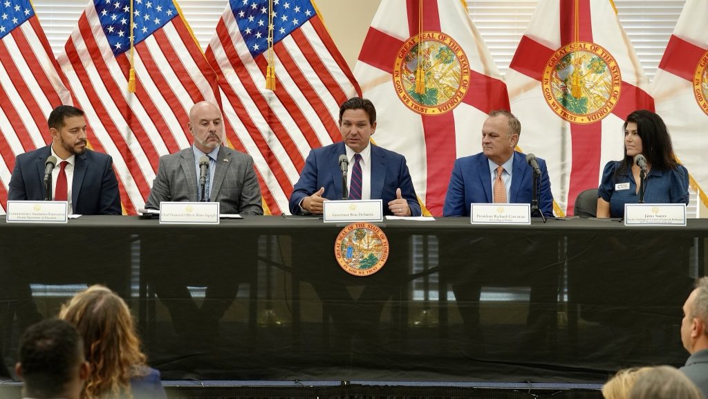 ¿Quiénes participan en el Florida Freedom Forum?