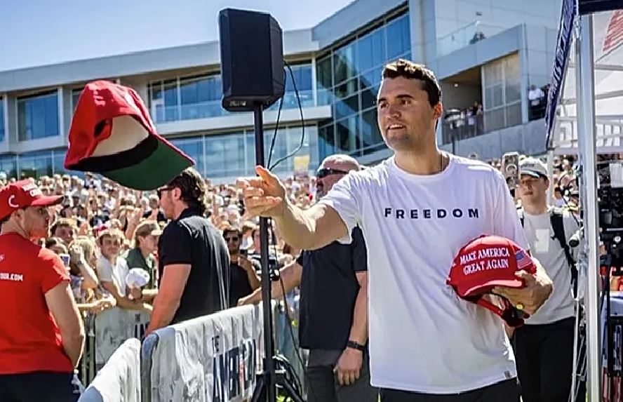 Publican primeras imágenes del sospechoso de haber matado a Charlie Kirk