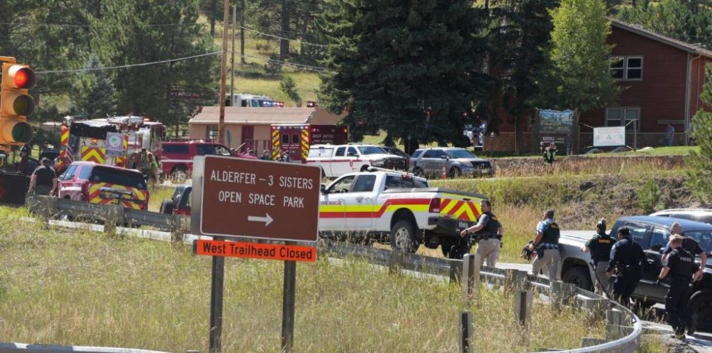 3 estudiantes fueron hospitalizados por un tiroteo en una secundaria de Colorado