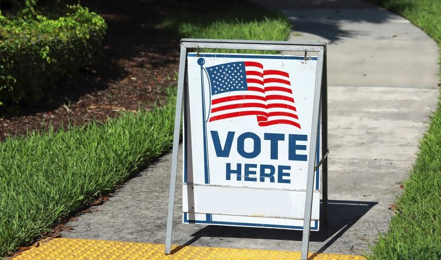 Tribunal de apelaciones confirma ley de Florida que prohíbe a no ciudadanos recolectar peticiones de votantes