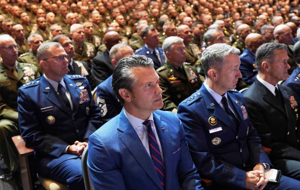 Trump y Hegseth congregan a 800 altos mandos militares en una reunión sin precedentes